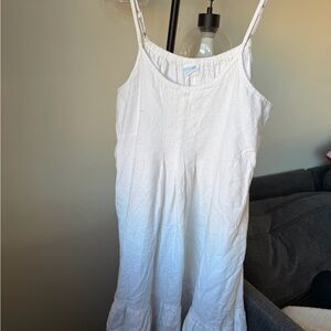 Elegant White Sleeveless Dress